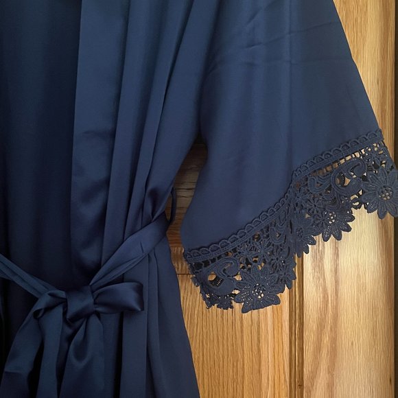 Brand NEW (BNWT) Navy Blue robe - Picture 2 of 2